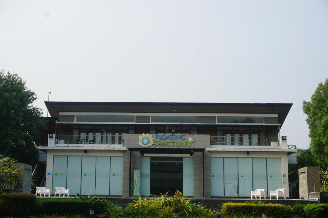 Floating Sanctuary Resort Powered By Cocotel Bulacan Ngoại thất bức ảnh